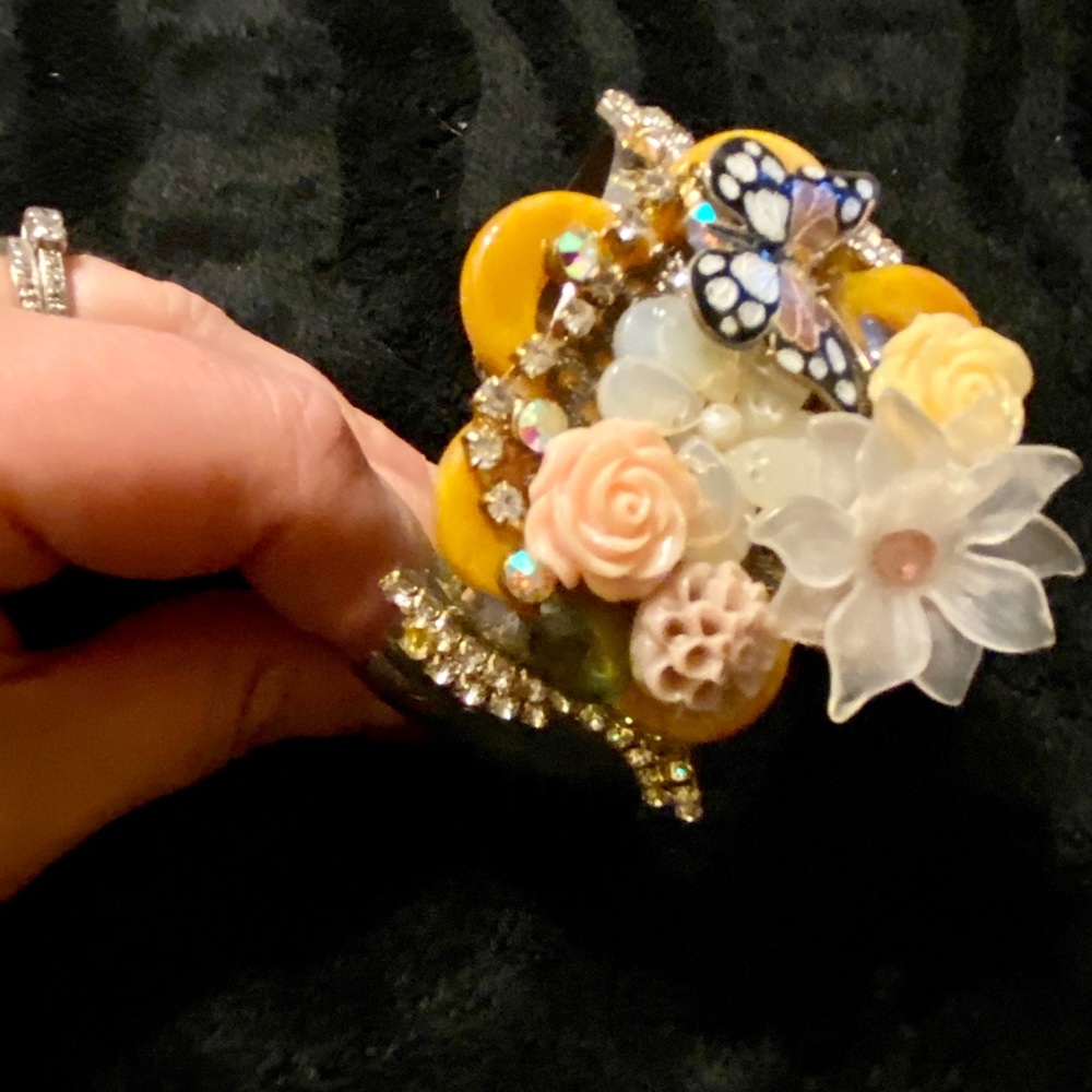 Beautiful Butterfly Cuff - Picture 4 of 4